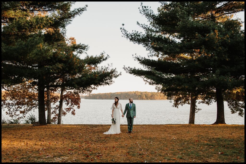 Unique wedding venues in central il include the Davis lodge in hudson Il for a cabin and nature feel